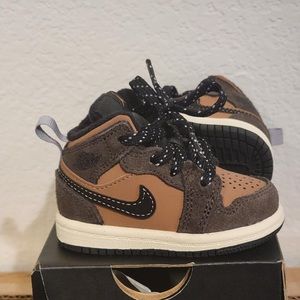 Jordan 1 Mid